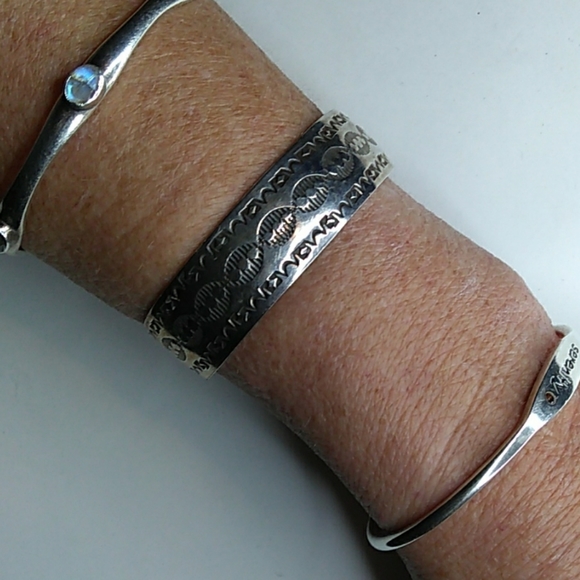 VINTAGE Signed Native American Navajo Sterling Silver Wide Cuff Bracelet - Picture 13 of 16